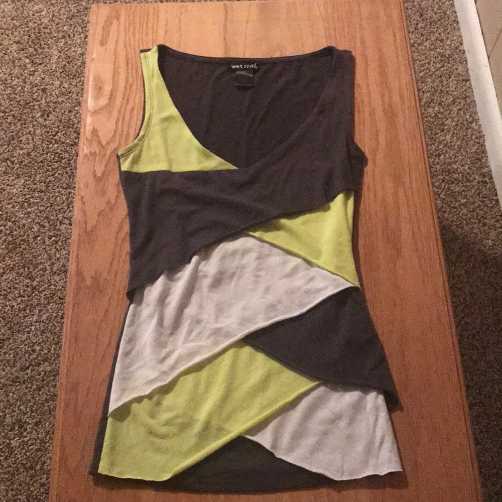 Woman’s small top